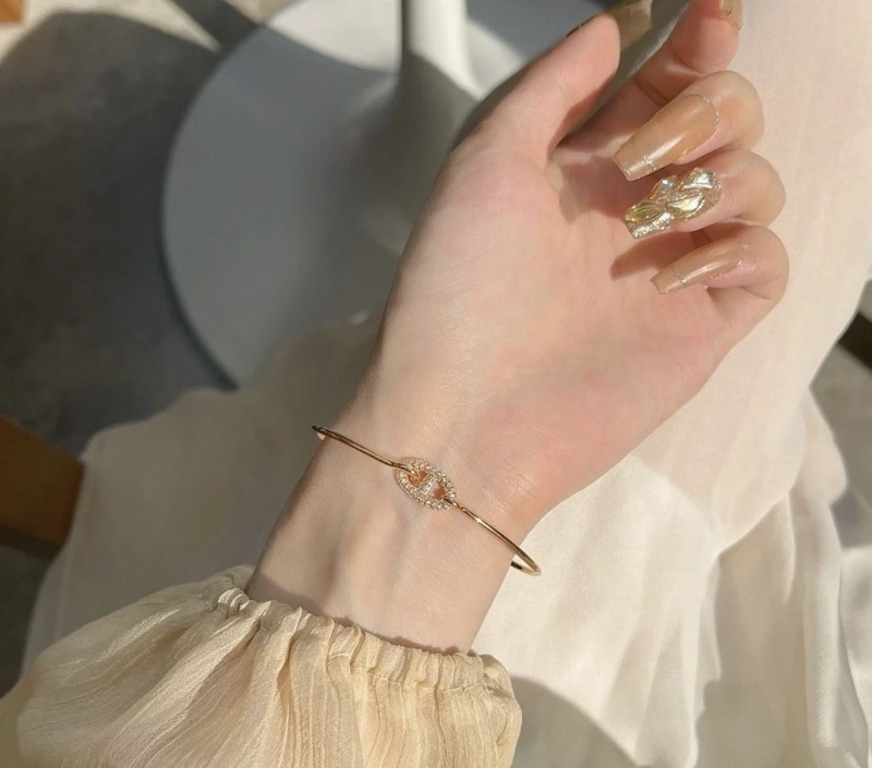 H**me5 bracelets